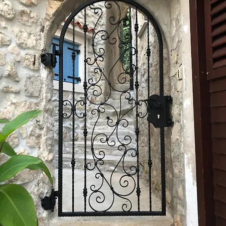 Authentic Nona By Nyc Interior Architect * Susak